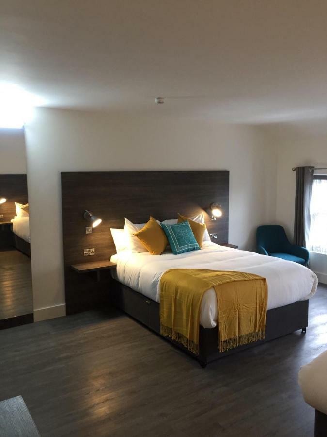 Base Dingle Hotell Eksteriør bilde