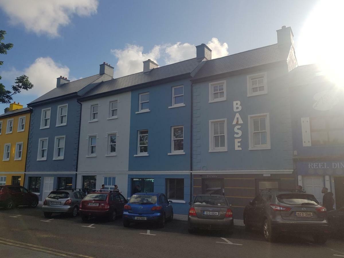 Base Dingle Hotell Eksteriør bilde
